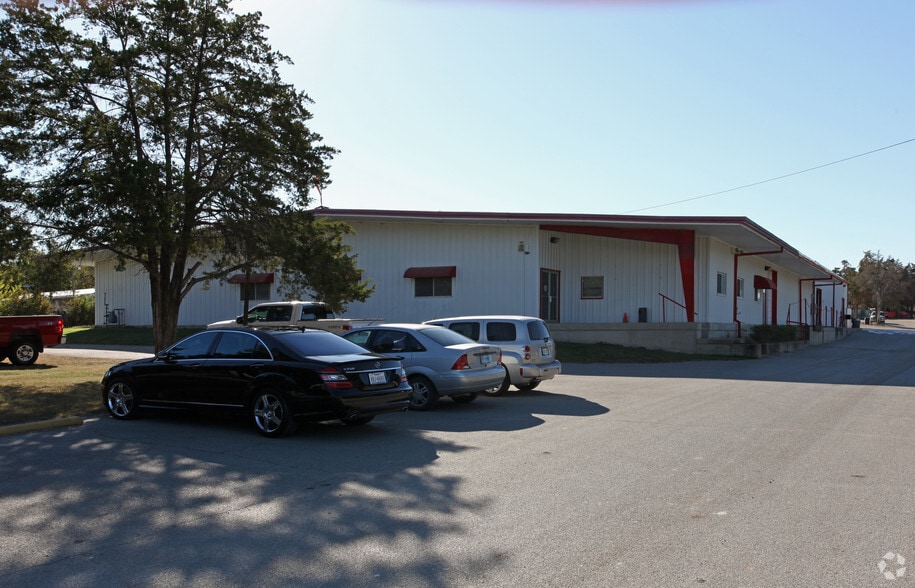 5326 W Ledbetter Dr, Dallas, TX 75236