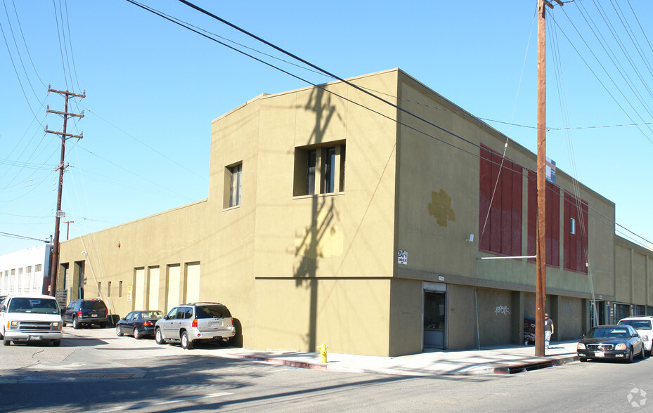 2045-2051 S Santa Fe Ave, Los Angeles, CA for lease - Building Photo - Image 2 of 6