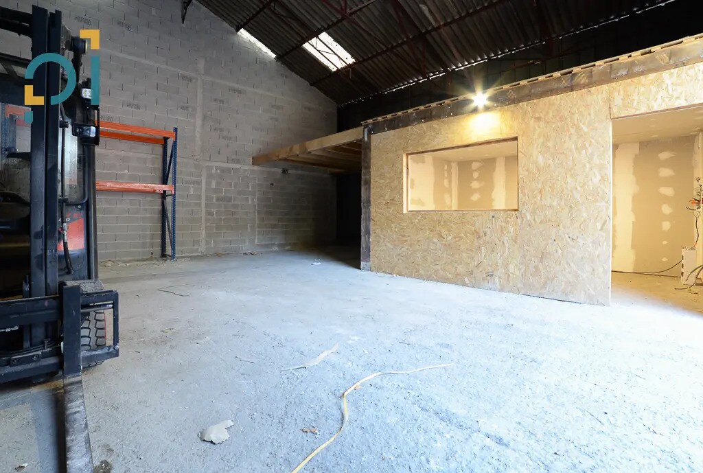 Industrial in Saint-Cannat for lease Building Photo- Image 1 of 6