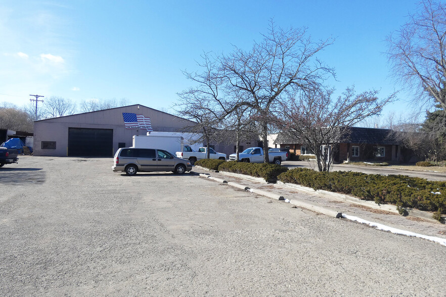 4301 Western Rd, Flint, MI for lease - Building Photo - Image 1 of 3