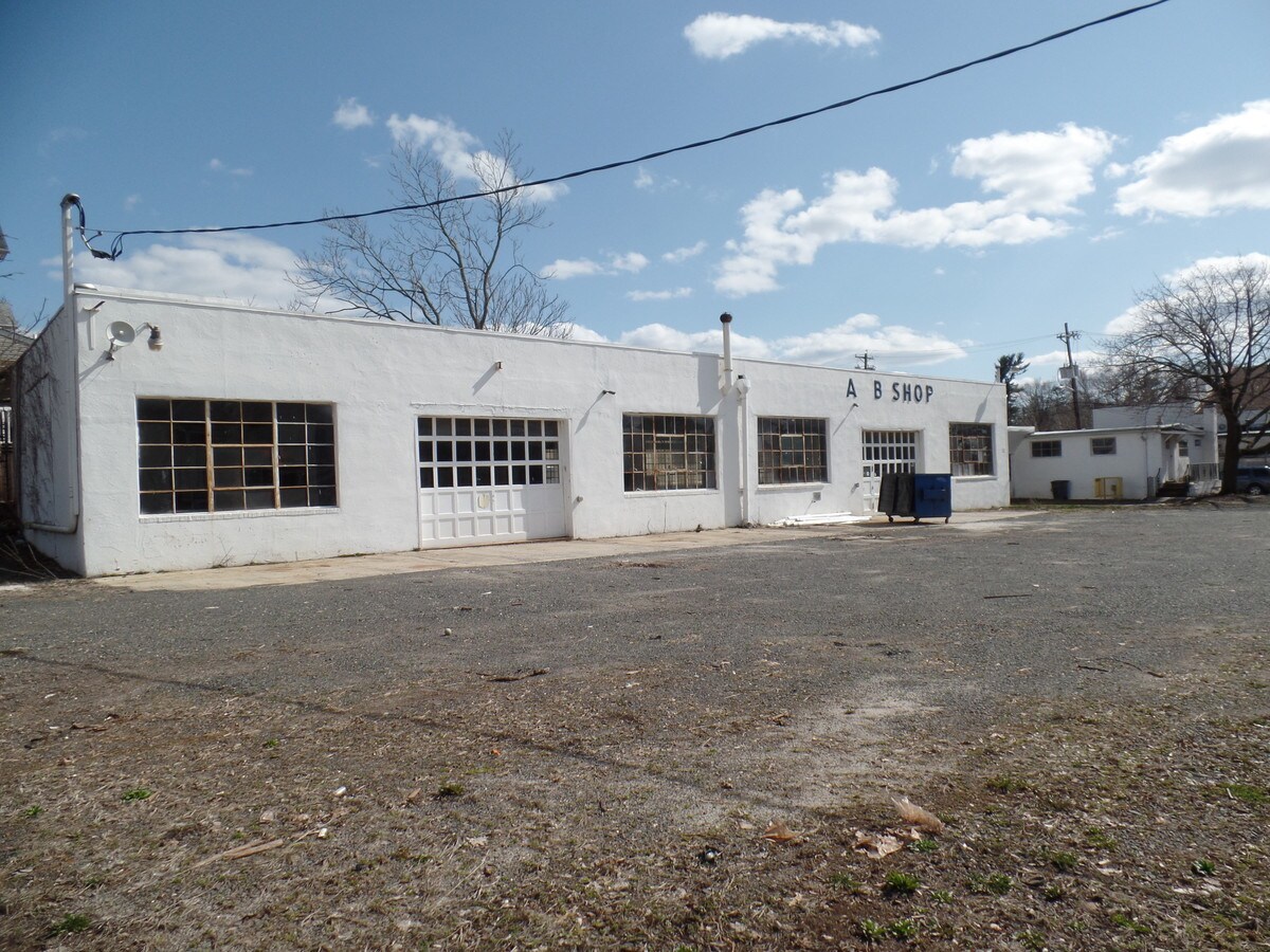 318 Commercial Ave, New Brunswick, NJ 08901