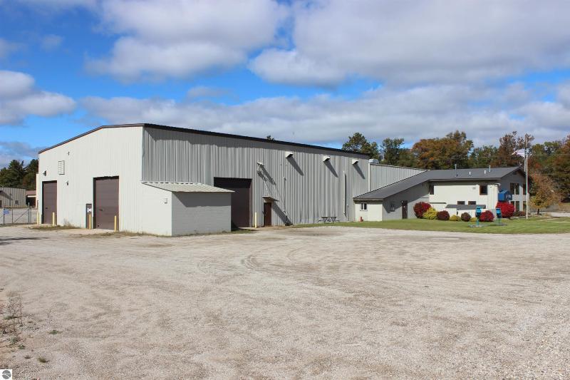 758 Isenhauer Rd, Grayling, MI for sale - Building Photo - Image 3 of 22