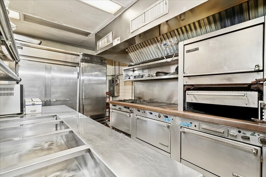 31 Decatur St, Columbia, NJ for sale - Interior Photo - Image 2 of 35