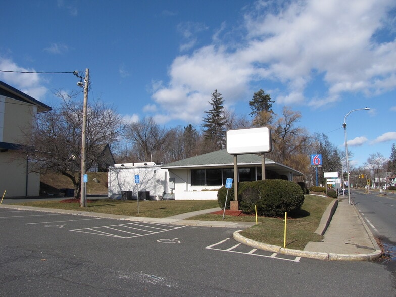 1515 Northampton St, Holyoke, MA for sale - Building Photo - Image 3 of 5