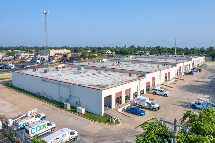 2236 NW 10th St, Oklahoma City, OK for lease - Building Photo - Image 2 of 5