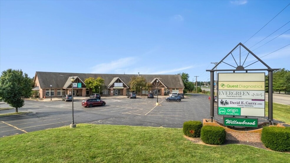 3111-3131 Robbins Rd, Springfield, IL for lease - Building Photo - Image 1 of 4