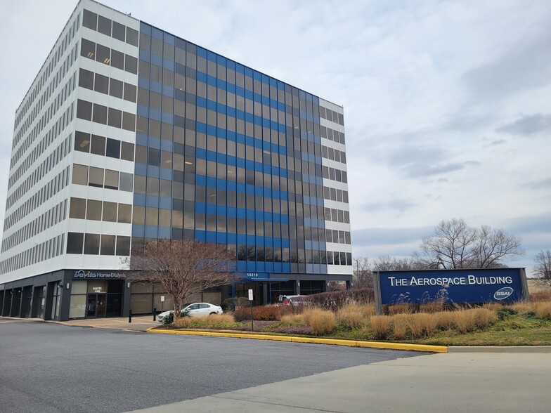 10210 Greenbelt Rd, Lanham, MD for lease - Building Photo - Image 1 of 1