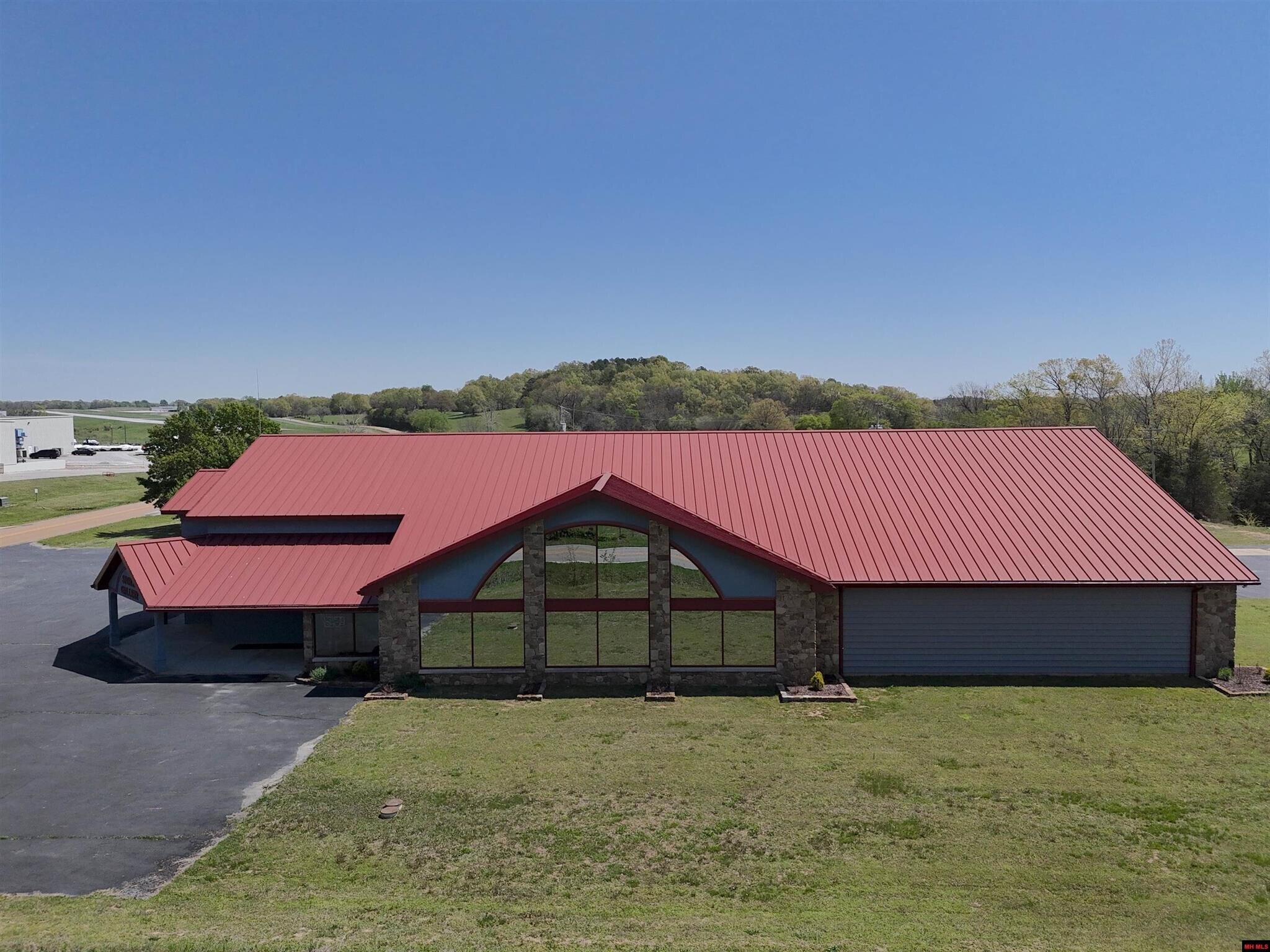 25 Airport Rd, Flippin, AR for sale Primary Photo- Image 1 of 12