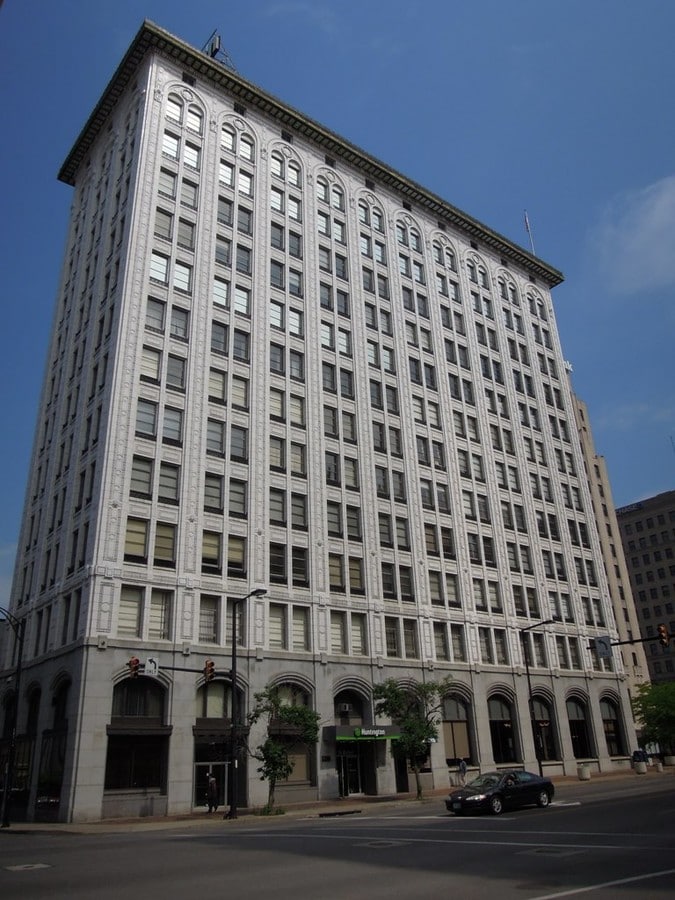 26 Market St, Youngstown, OH 44503