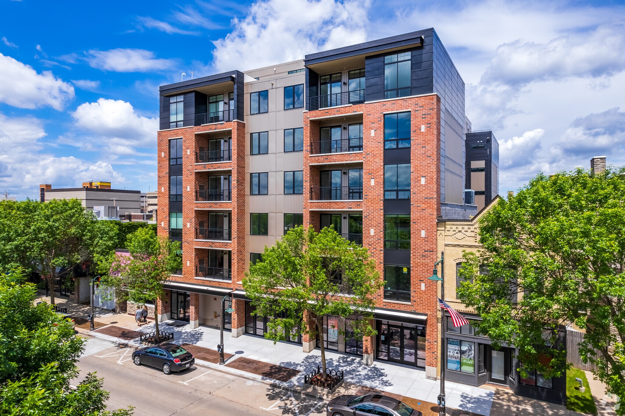 320 E College Ave, Appleton, WI for sale Primary Photo- Image 1 of 1