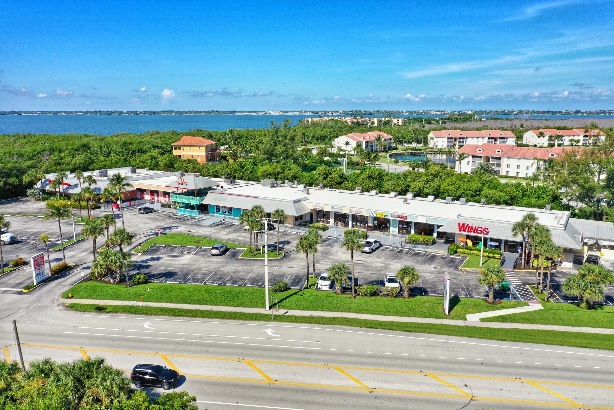 42324360 NE Ocean Blvd, Jensen Beach, FL 34957