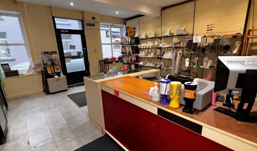 14 Bridge St, Kidwelly for sale - Interior Photo - Image 2 of 7