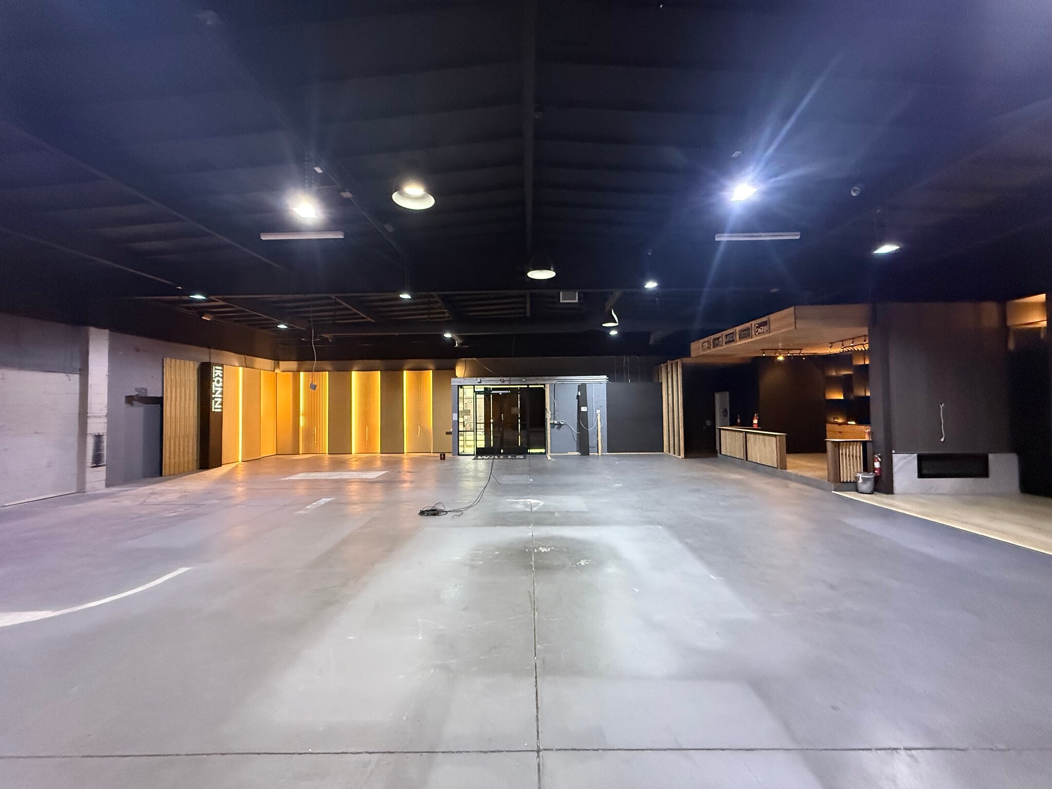 19316-19320 Londelius St, Northridge, CA for lease Building Photo- Image 1 of 25