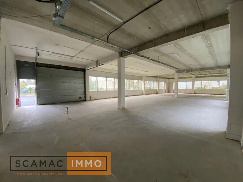 Office in Les Ulis for lease - Interior Photo - Image 2 of 8