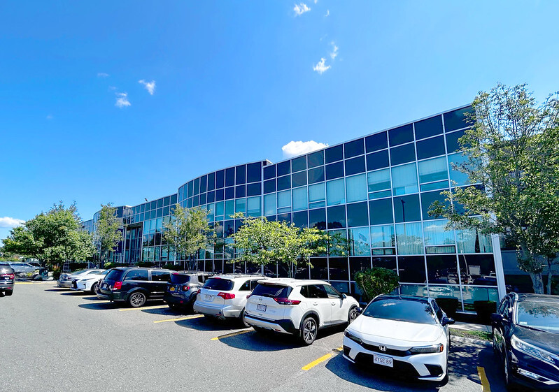 800 Cummings Ctr, Beverly, MA for lease - Building Photo - Image 2 of 14