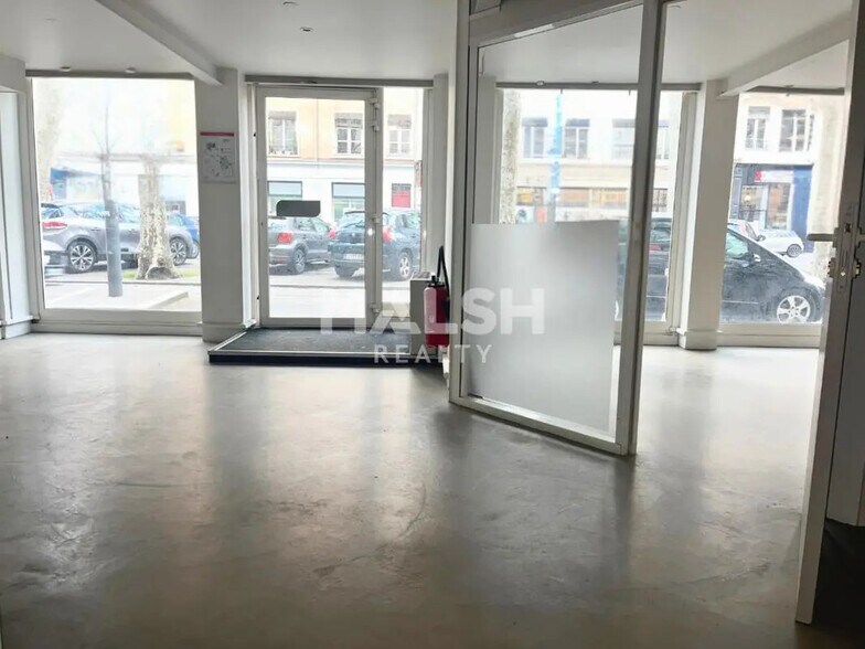 Retail in Lyon for lease - Interior Photo - Image 2 of 8