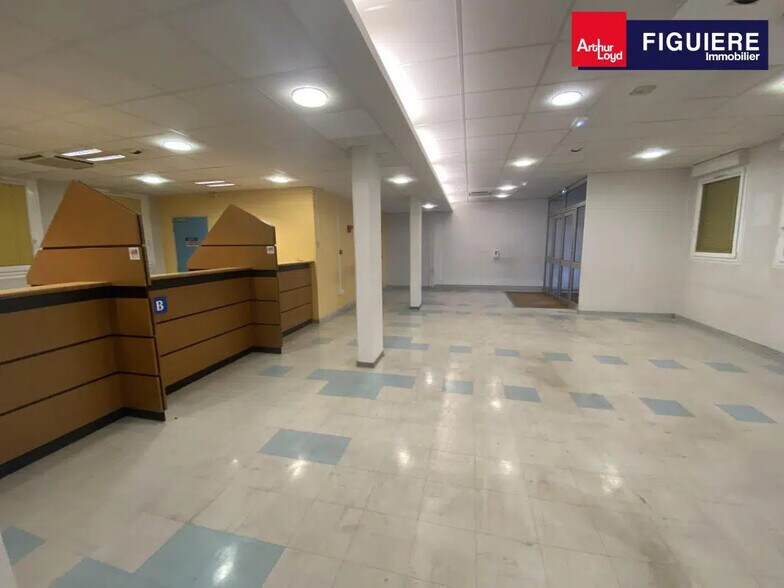 Office in Salon-de-Provence for lease - Lobby - Image 2 of 22