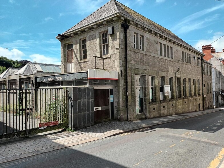 10 High Cross St, St Austell for sale - Building Photo - Image 1 of 8