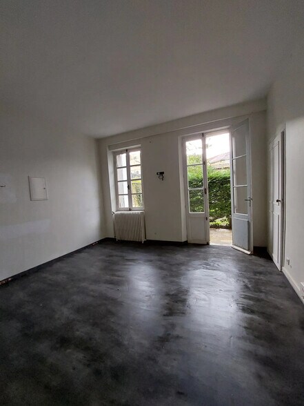 Office in Libourne for lease - Interior Photo - Image 3 of 5
