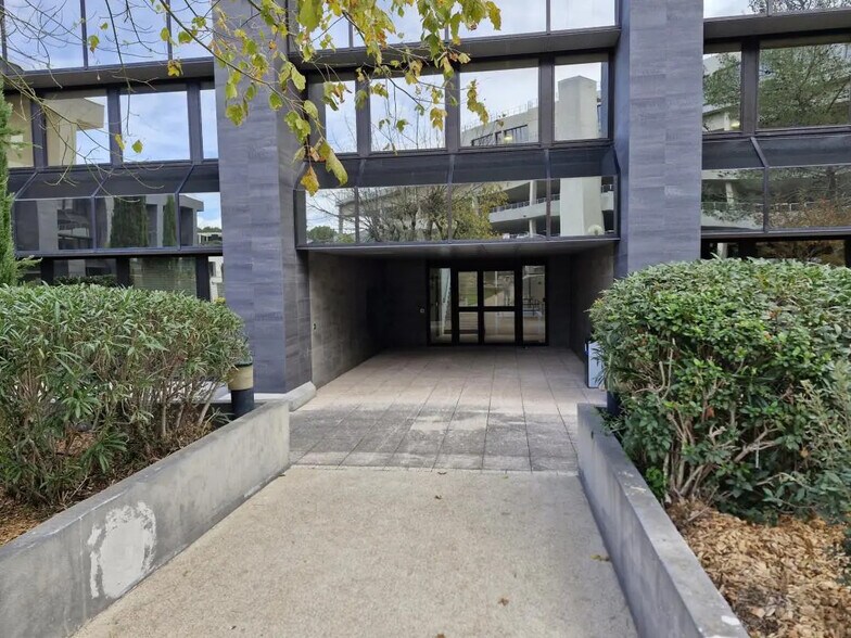Office in SOPHIA ANTIPOLIS for lease - Building Photo - Image 1 of 7