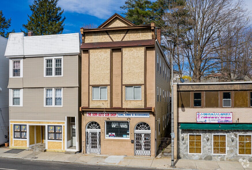 Office in Winsted, CT for sale - Primary Photo - Image 1 of 1