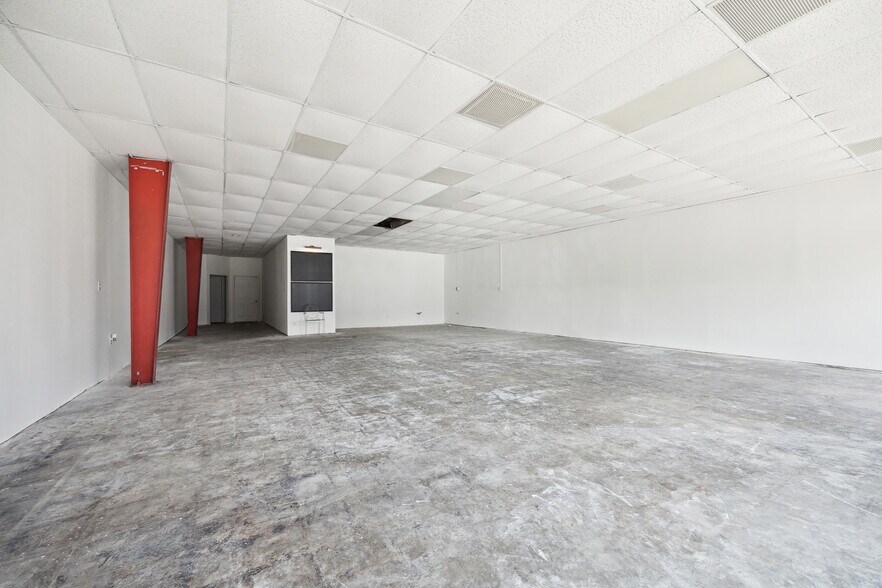 2102-2112 Pease St, Houston, TX for lease - Interior Photo - Image 2 of 13