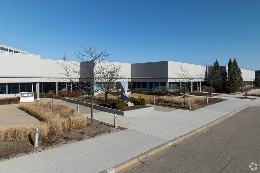 111 Deer Lake Rd, Deerfield, IL for lease - Building Photo - Image 3 of 6