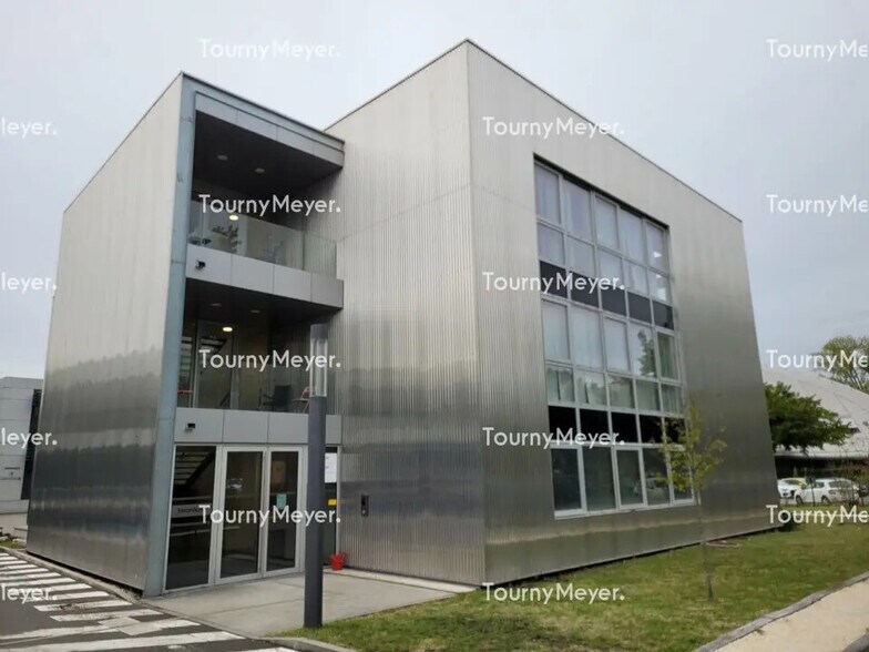 Office in Bordeaux for lease - Building Photo - Image 1 of 8