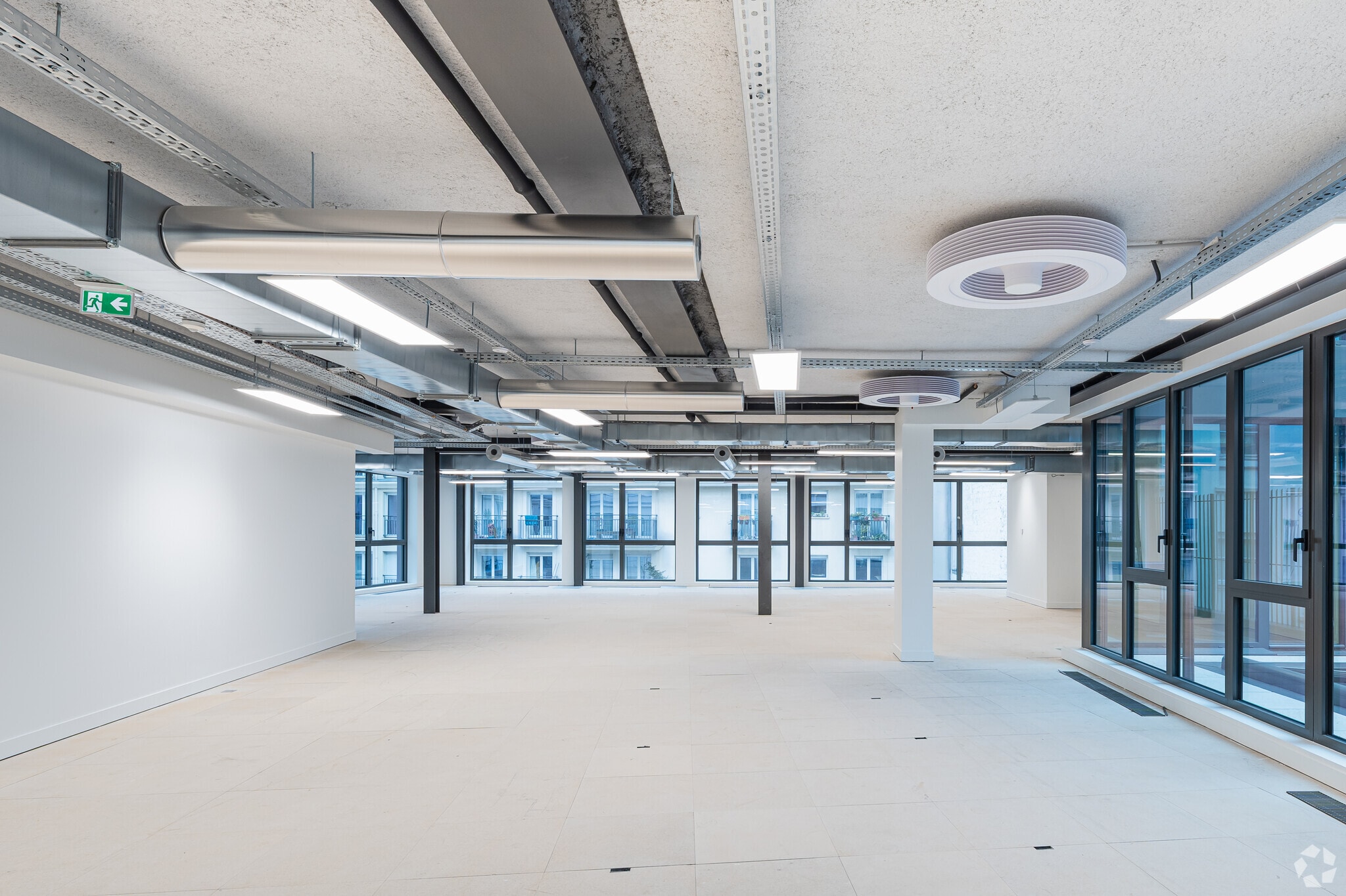 22-32 Rue De Clignancourt, Paris for lease Interior Photo- Image 1 of 4