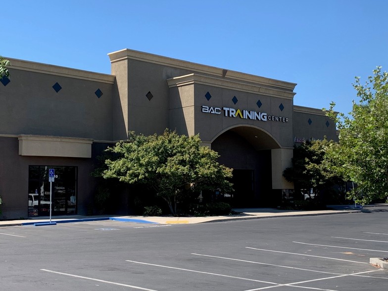 2300-2340 W Monte Vista Ave, Turlock, CA for lease - Building Photo - Image 2 of 9