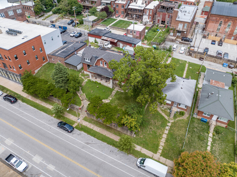 917 Russell, Saint Louis, MO for sale - Primary Photo - Image 2 of 4