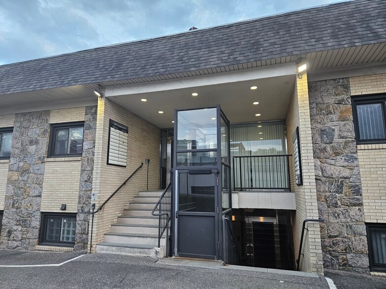164 Commack Rd, Commack, NY for sale - Building Photo - Image 1 of 32