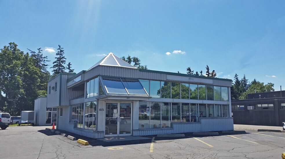 1031 Victoria St N, Kitchener, ON for sale - Building Photo - Image 1 of 1