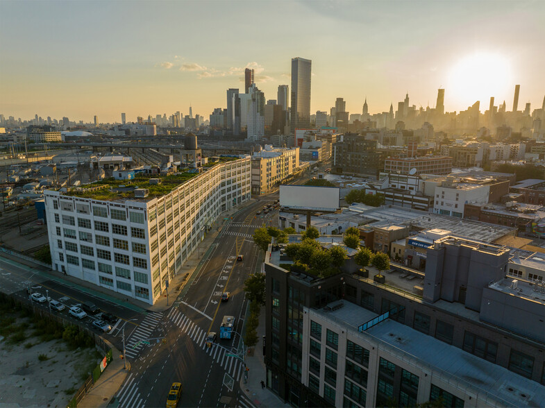 37-18 Northern Blvd, Long Island City, NY for lease - Building Photo - Image 1 of 16