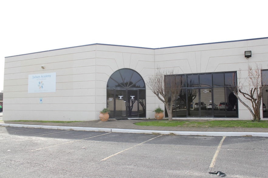 4337 Vance Jackson Rd, San Antonio, TX 78230