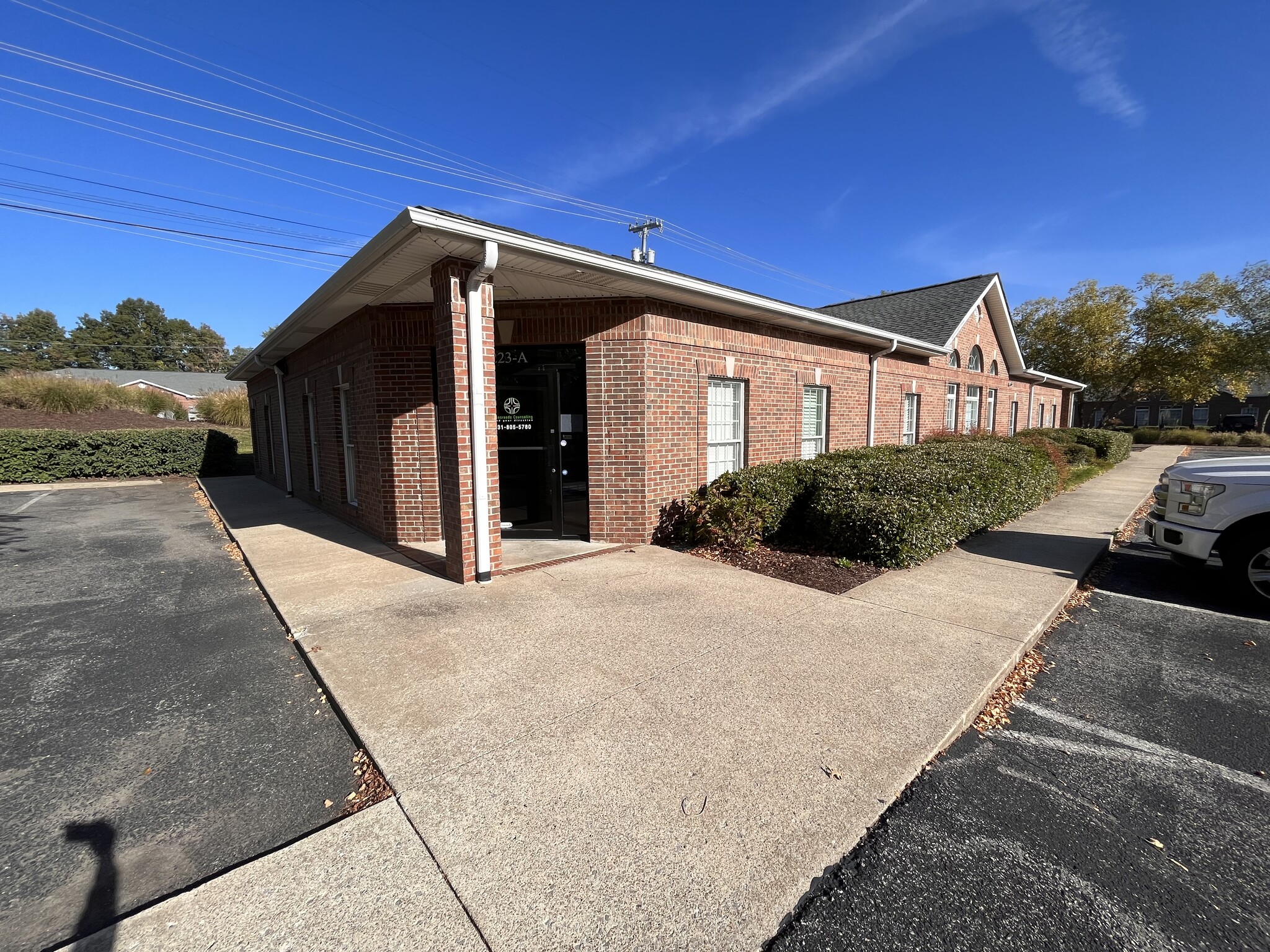 211-237 Dunbar Cave Rd, Clarksville, TN for lease Building Photo- Image 1 of 5