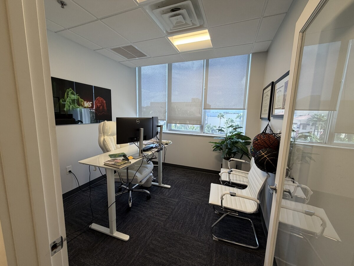2455 E Sunrise Blvd, Fort Lauderdale, FL 33304 - Unit CU-4E - - Interior Photo - Image 2 of 5