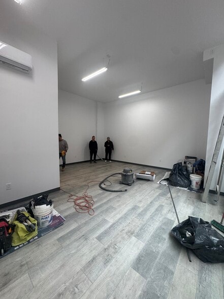 401 W 52nd St, New York, NY for lease - Building Photo - Image 2 of 4