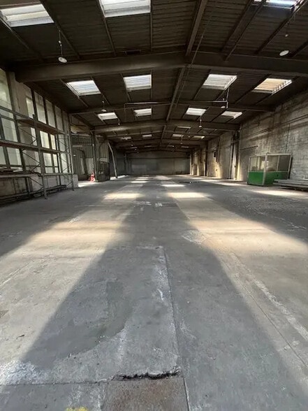 Flex in Saint-Priest for lease - Building Photo - Image 2 of 9