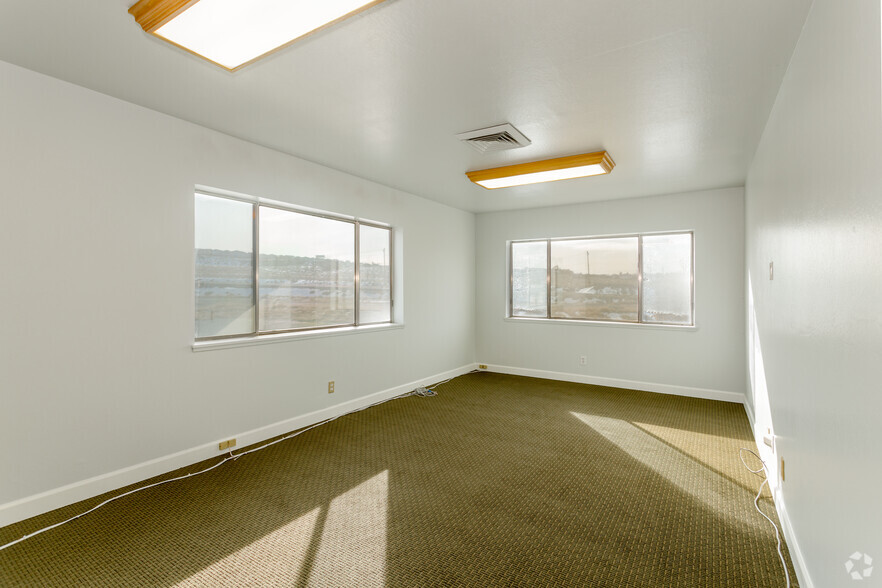 276 E Parr Blvd, Reno, NV for lease - Interior Photo - Image 3 of 25