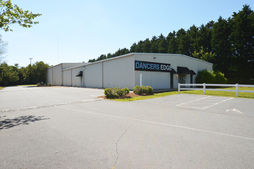 220 Hopkins Rd, Kernersville, NC for sale - Building Photo - Image 1 of 1