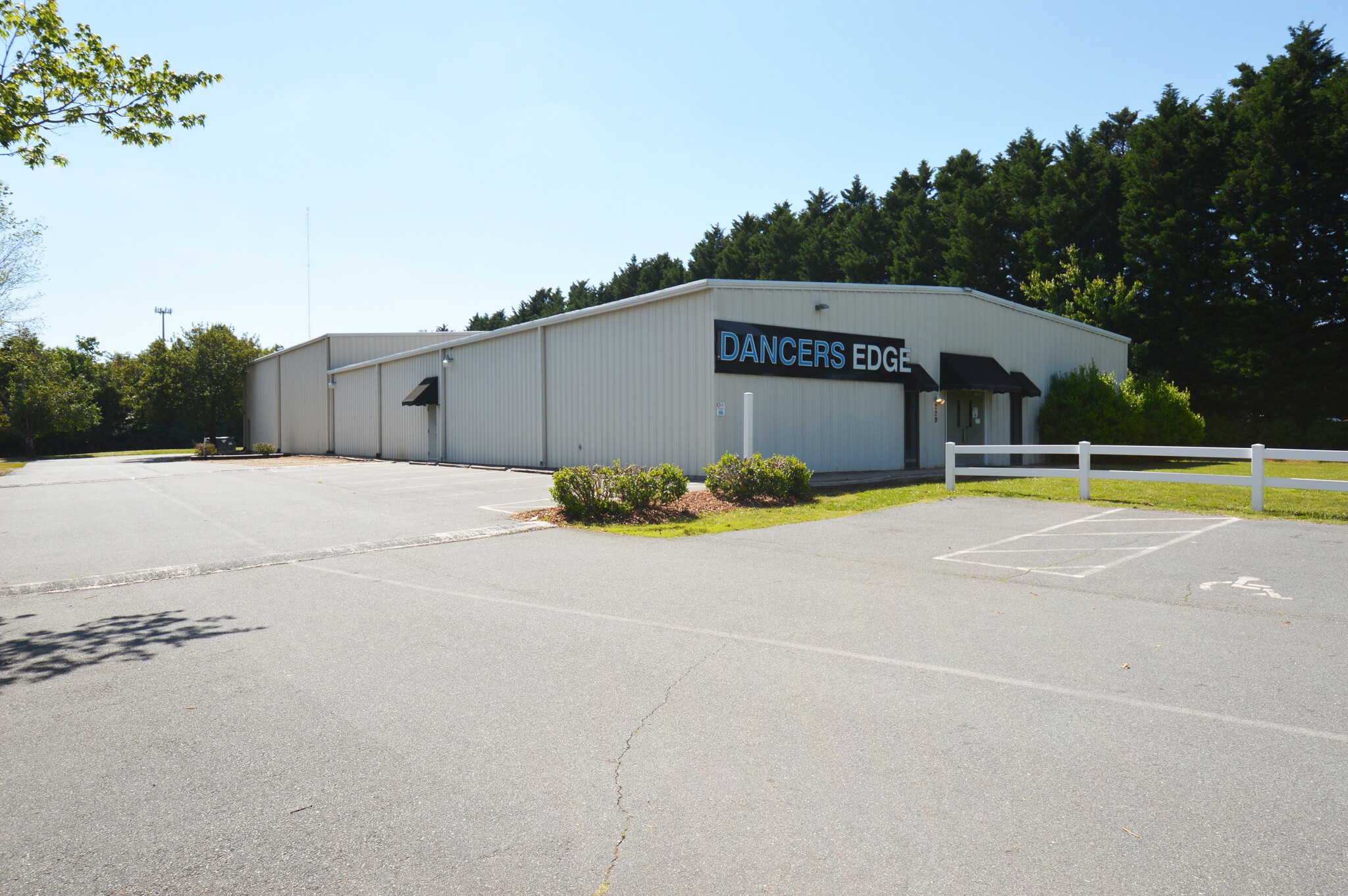 220 Hopkins Rd, Kernersville, NC for sale Building Photo- Image 1 of 1