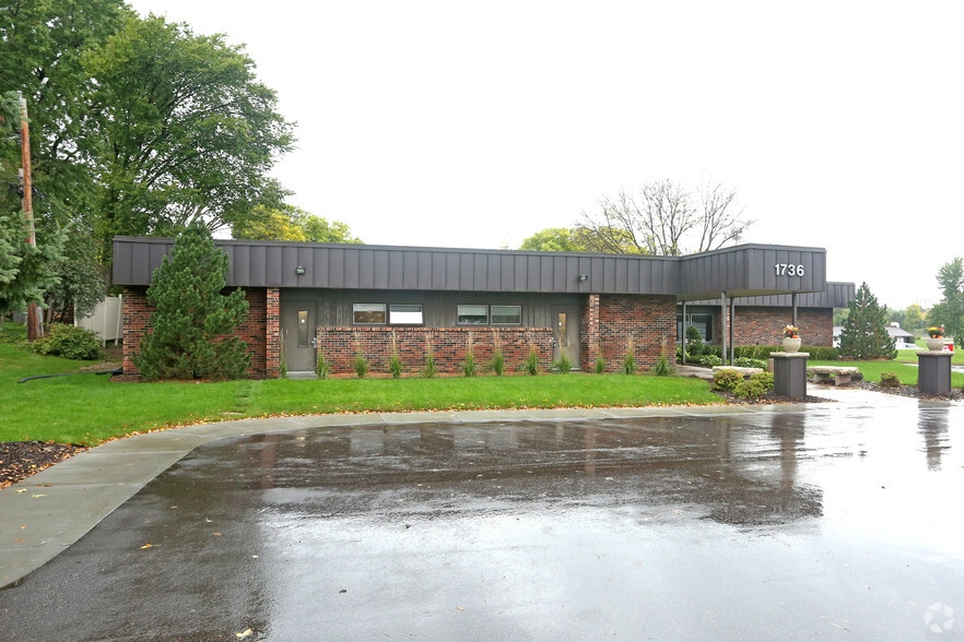 1736 Cope Ave E, Maplewood, MN for sale - Building Photo - Image 1 of 1