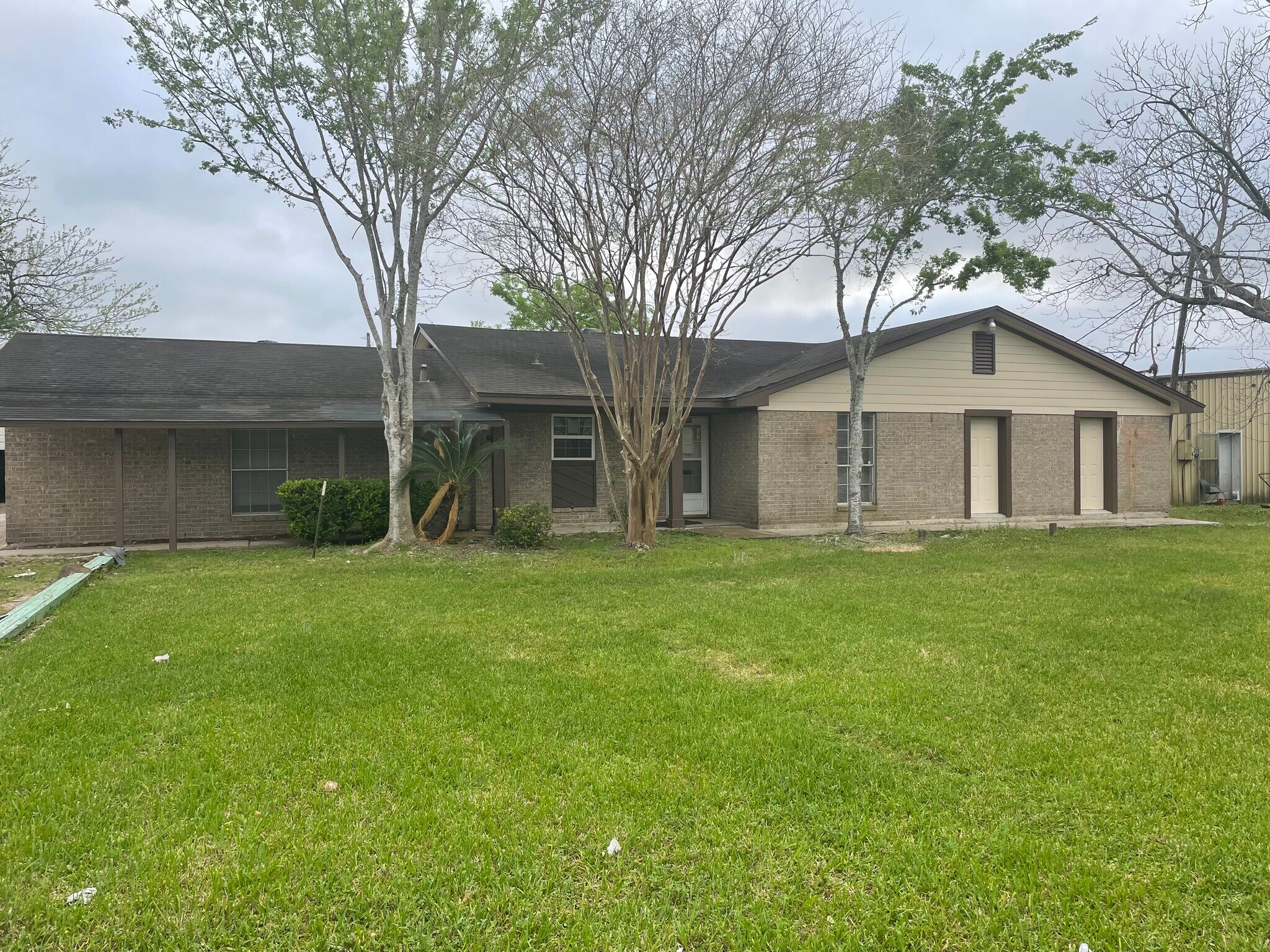 104 Pecan Dr, Friendswood, TX for sale Primary Photo- Image 1 of 1