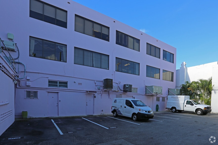 201-211 Worth Ave, Palm Beach, FL for lease - Building Photo - Image 3 of 7