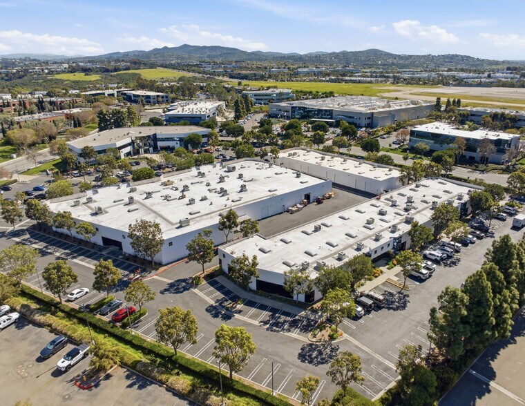 2260 Rutherford Rd, Carlsbad, CA for lease - Building Photo - Image 2 of 6