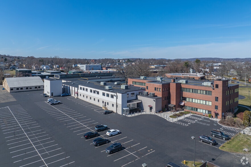 44-46-48 Shelter Rock Road portfolio of 3 properties for sale on LoopNet.com - Building Photo - Image 1 of 4