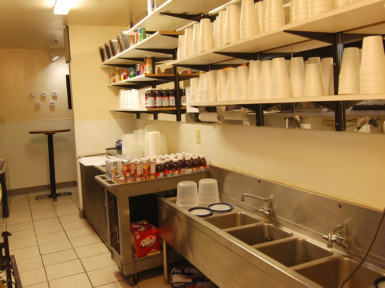 5214 Botham Jean Blvd, Dallas, TX for sale - Interior Photo - Image 3 of 34