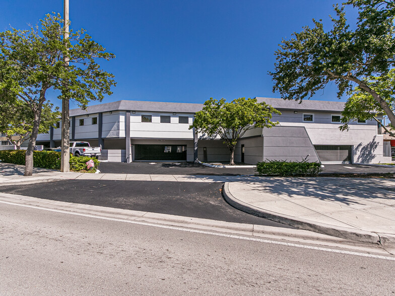 1557 NE 164th St, North Miami Beach, FL for lease - Building Photo - Image 1 of 8