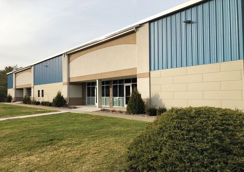 1 Charles Blvd, Guilderland, NY for sale - Building Photo - Image 1 of 1